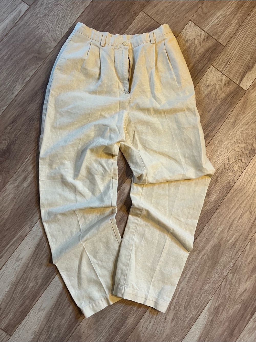 Vintage pastel yellow Liz Claiborne linen straight leg pants